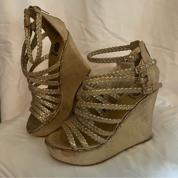 Yellow Box Shoes - NWOT Woman’s 8.5 Yellow Box wedge $24